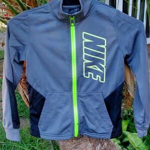 Nike boy sweater size 6
